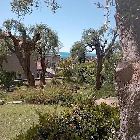 Elegante Vista Mare Villa