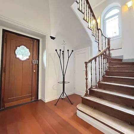 Elegante Vista Mare Villa